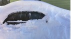 纽约州暴风雪男子连车深埋雪堆10小时(图视频)