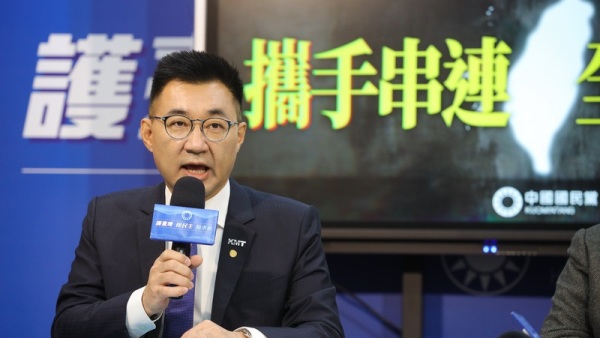 台湾开放美国的莱猪进口，在市场出现了台湾猪肉上涨的现象，国民党的主席江启臣批评。对于涨价一事，农委会却有不同看法。图为农委会的主委陈吉仲资料照。