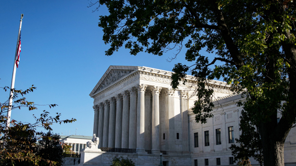 2020年11月4日，大选日第二天的美国最高法院。（图片来源：Al Drago/Getty Images）