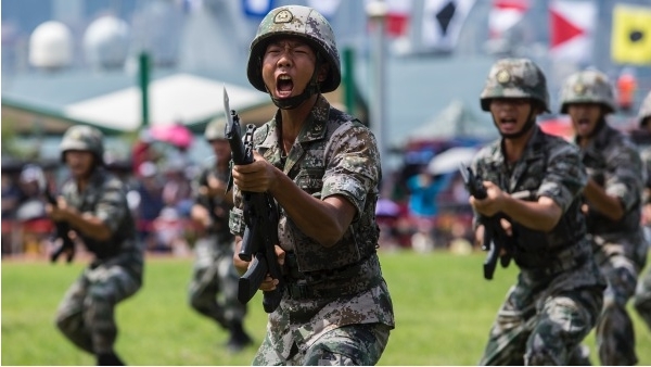 中共军人（图片来源：Getty Images）