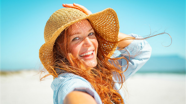 身体中钙的吸收和太阳有直接关系，所以要经常晒太阳。