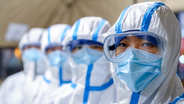 旅美中国学者吴祚来表示，大批前线医护人员被感染，主要因为中共封锁信息、控制舆论导致。示意图
