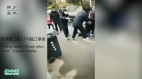 因为没戴口罩而遭警察暴力殴打‧拘捕可怜的中国人