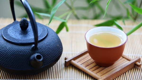 国外也有研究指出，绿茶比薄荷糖、口香糖更能有效的消除口臭。