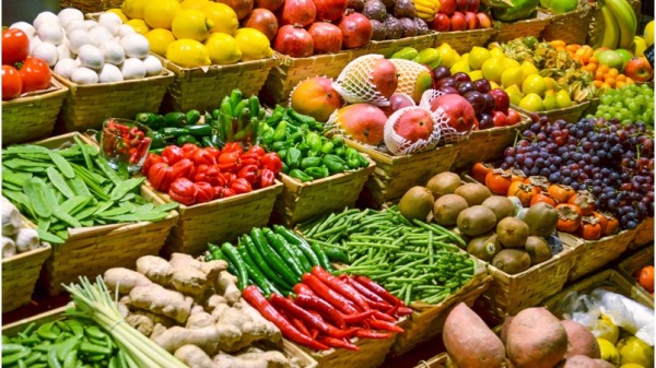 超市、菜市场里的蔬果肉蛋可能存在新型冠状病毒。