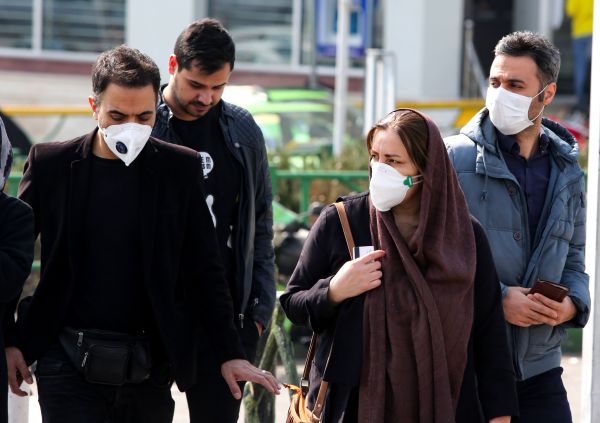 2020年2月22日，伊朗首都德黑蘭已有許多民眾戴上了防護口罩。