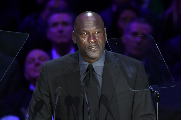 乔丹（Michael Jordan）是布莱恩的偶像，他一上台还没开口就已经泪流满面。