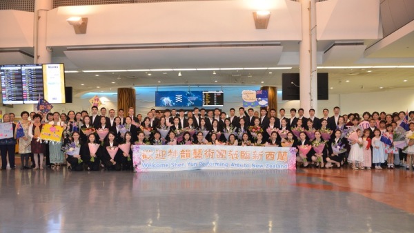 2020年2月25日清晨，美国神韵国际艺术团抵达新西兰奥克兰机场。