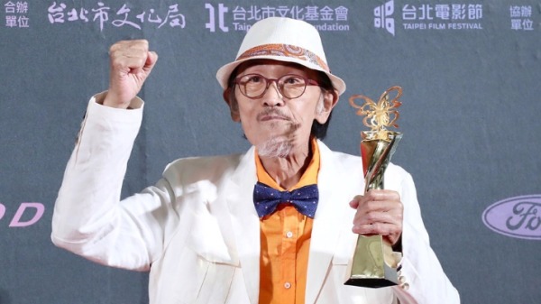 去年憑電影國片《老大人》奪得第21屆台北電影獎影帝的資深演員小戽斗，2日驚傳因病過世，享壽73歲。
