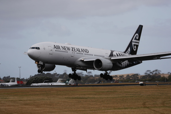 2020年2月05，新西兰航空航班NZ1942在奥克兰国际机场着陆。