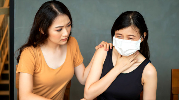 心肺疾病患者和孕妇、儿童及老人，需要特别注意防范空气中的PM2.5污染颗粒