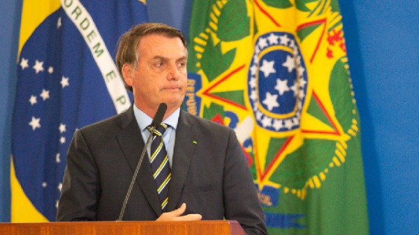 日前陪同巴西總統波索納洛訪美的22位隨行人員中，已經有17人確診中共肺炎。