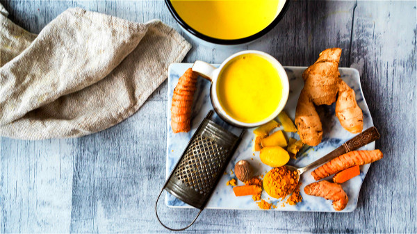 薑黃也可以拿來炒飯、炒青菜，或當作茶飲來喝。