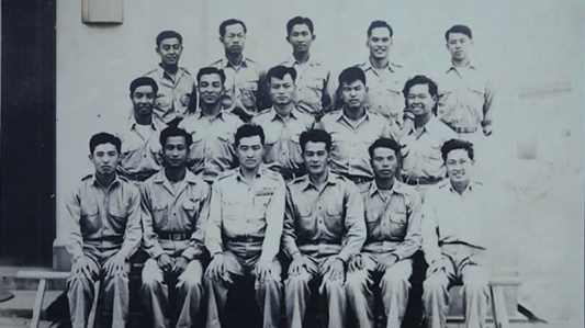飞虎队成员合影，第一排右二为吴其轺。