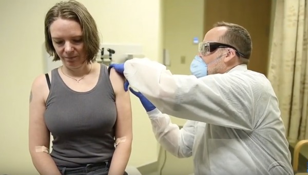 疫苗注射（图片来源：视频截图）