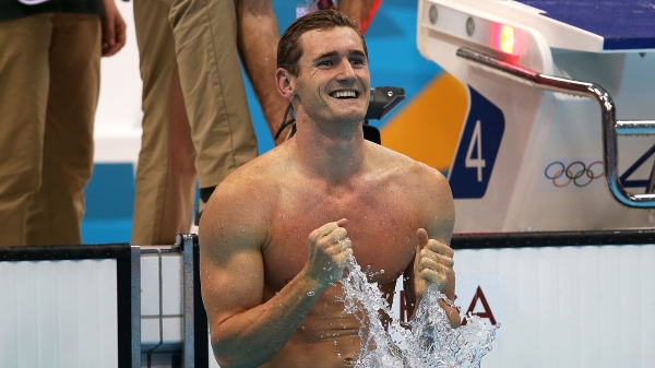 曾在2012年倫敦奧運奪金的退役泳將范德柏格（Cameron van der Burgh）在推特上透露：染疫後連走路都覺得很吃力，「這是我這輩子所遇過最糟糕的病毒。」