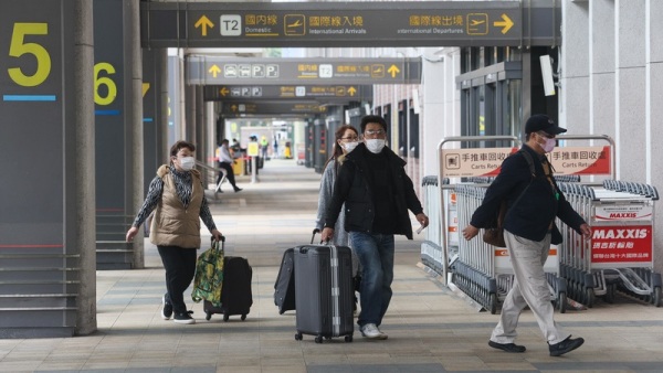 2019年底臺灣透過社群媒體發現武漢出現了27例不明原因肺炎，即刻展開因應作為，12月31日就針對武漢直航班機實施登機檢疫