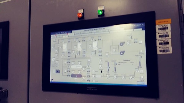 控制水廠的電腦觸屏（攝影：辛迪）