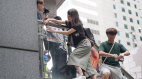 港警闖Facebook辦公室索周庭專頁資料被拒黃之鋒周庭申司法覆核(圖)
