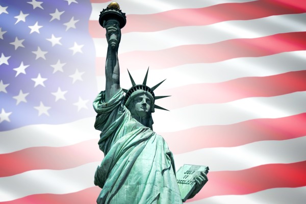 自由女神與美國國旗