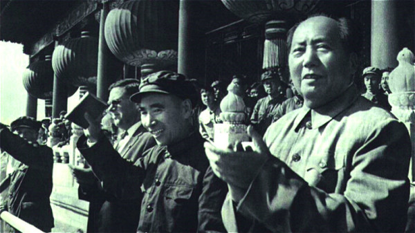 毛泽东第4次接见来京师生和红卫兵的时候，广播中便播出了“毛主席语录歌”。