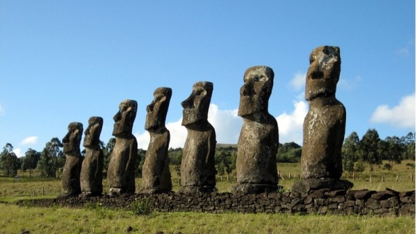 以神秘的摩艾石像（Moai）聞名全球的復活節島，目前累積確診數為5例。