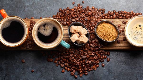 医学研究发现，经常喝咖啡的人死于各种严重疾病的风险较低。