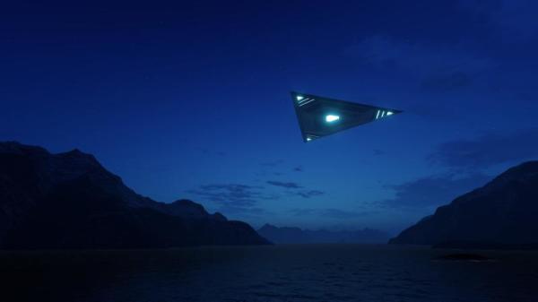 该飞行物体是体积非常巨大的黑三角，估算其跨度至少为1.6公里。