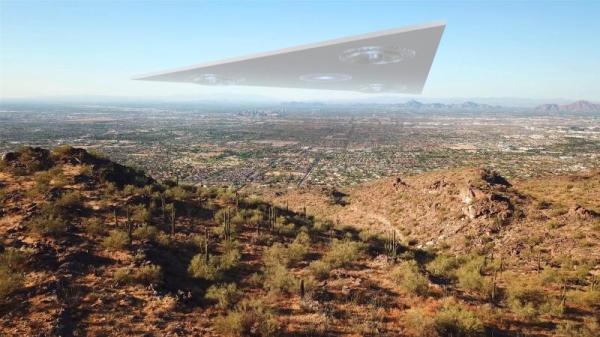 至少数千人报告亲眼看到凤凰城上空出现巨大三角形UFO。