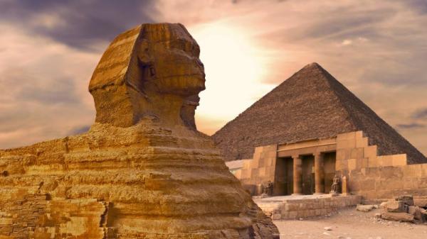 古埃及人技术上没有可能在一块巨石上雕琢出如此规模宏大，工艺复杂的艺术品。