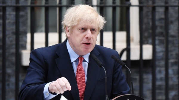 英国首相约翰逊（Boris Johnson）3月底确诊武汉肺炎，经过将近一个月的时间，今日终于重回工作岗位，并在唐宁街发表演说，感谢这段期间同僚的支持与英国国民的“勇气与胆量”。