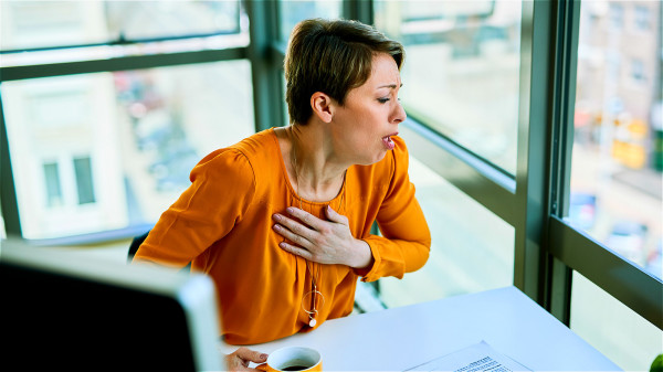 胸痛是心臟疾病的常見症狀，尤其是冠心病最為明顯。