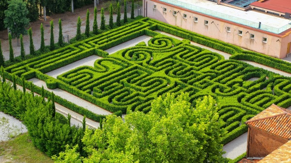 意大利的皮萨尔别墅花园迷宫，是世界上最复杂的迷宫。