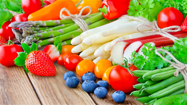 飲食均衡，多蔬果、多高纖，幫助妳從容渡過更年期。