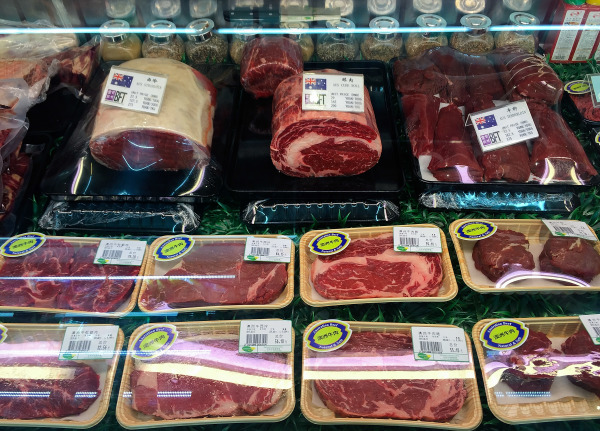 北京一家超市里出售从澳大利亚进口的牛肉。