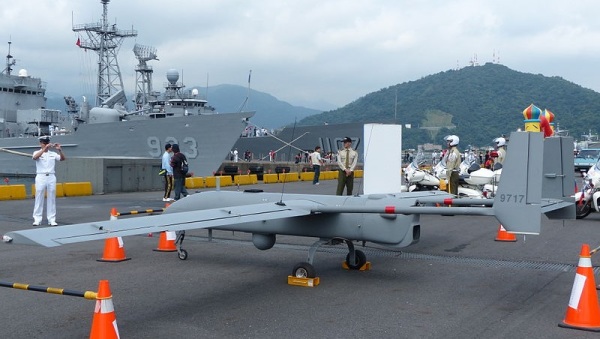 针对中国情报船疑似在外海搜集中科院飞弹试射参数，经军事迷研判，台湾有“锐鸢无人机”在升空监控。图为锐鸢无人机。