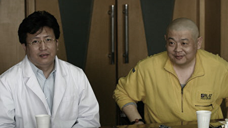 2004年、2005年大陆影视红星傅彪先后做了两次肝移植手术，都是在沈中阳主持的北京武警总医院移植中心和天津第一中心医院东方器官移植中心做的。右边是演员傅彪。（网络图片）