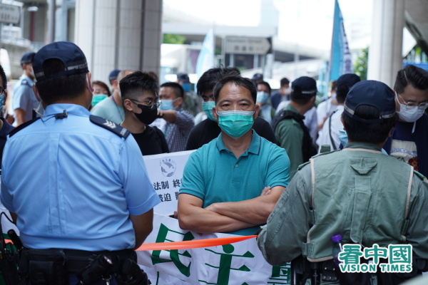 5月22日，民主黨遊行去中聯辦，抗議《國安法》攬炒香港。