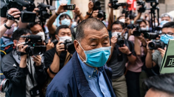 香港媒体大亨和苹果日报的创办人黎智英于2020年5月18日到达中国香港西九龙裁判法院。