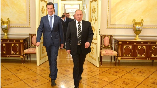 敍利亞總統阿薩德（左）傳出因為違逆俄羅斯總統普京的意願，將可能失去其支持，導致地位不保。