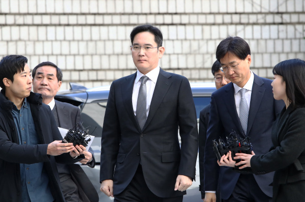 2019年11月22日，三星副董事長李在鎔來到韓國首爾高等法院。