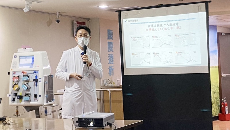 卫生福利部桃园医院肾脏科医师王伟杰7日表示,一名52岁的武汉肺炎重症女患者,在经过“血液净化技术”治疗后已经痊愈,而这项治疗方式已获得国际期刊正式接受。