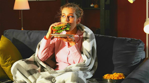 怎么吃都不胖，可能是身体出现了健康问题。