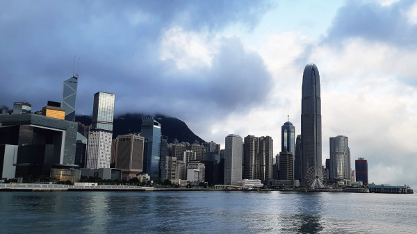 大陆人和中资大举占领中环，令本地港人在金融行业内向上晋升的机会越来越少，香港的金融市场未来还有港人一席之地吗？（图片来源：Michelle/看中国）