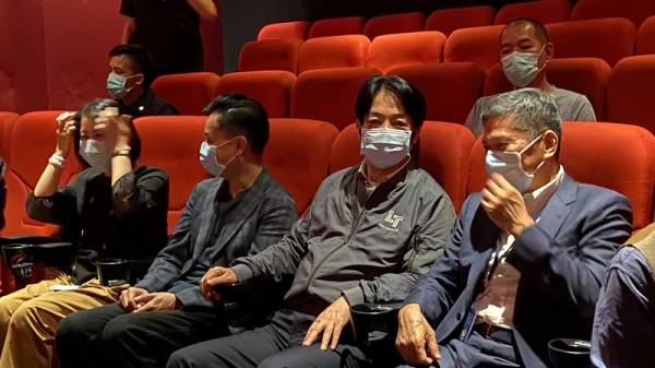 赖副总统亲自到台北华山光点电影院观赏电影，文化部长李永得、立法委员吴思瑶也进场观赏支持国片。