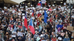 布拉格千人上街護民主中華民國國旗飄揚(圖)