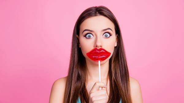 五官中的嘴唇对面相的影响也非常重大，不同的嘴唇有着不同的运势。