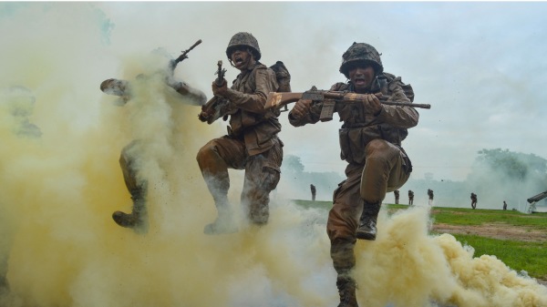 中國大陸與印度近日在拉達克邊境地區爆發衝突，雙邊均傳出傷亡消息，但中方始終不願證實共軍實際的傷亡數字。圖為印度軍隊2019年8月9日在賈巴爾普爾（Jabalpur）的進行軍事演習。
