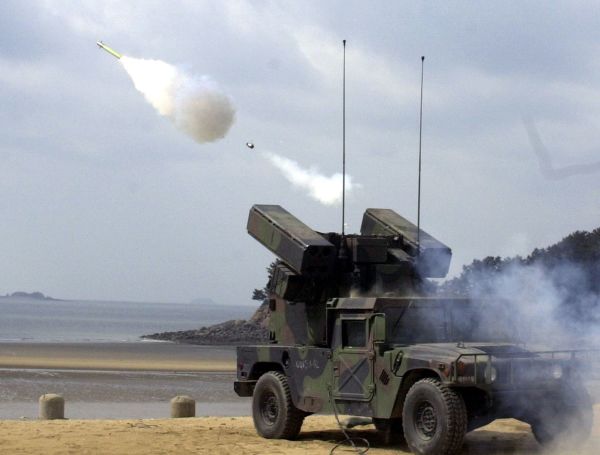 2000年3月8日，美国陆军炮兵部队在韩国西海岸Taechon的美军实弹演习中，向黄海发射了Stinger地空导弹。