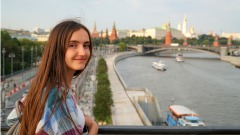 莫斯科“X光眼女孩”肉眼可看见人体内脏(图)